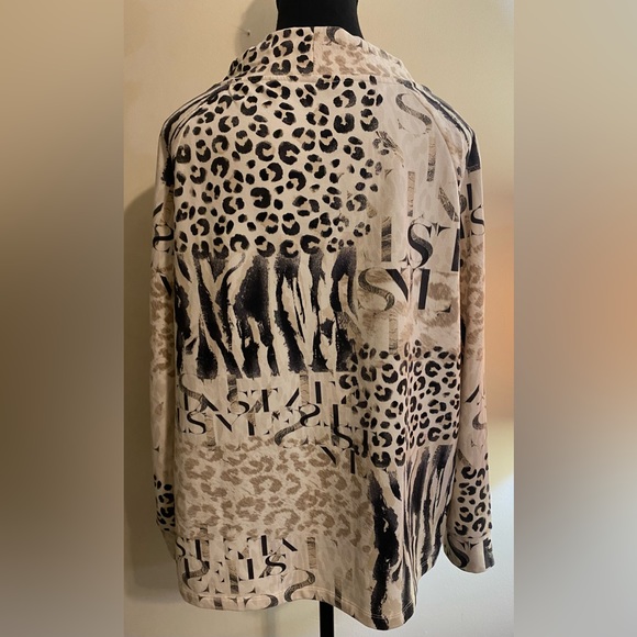 Olsen Womens animal print sweatshirt. Size Medium-Large - Picture 7 of 8